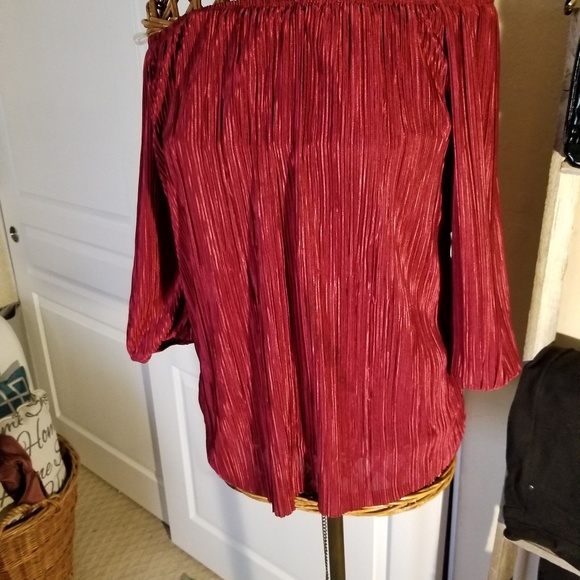 Blouse in Black and Dark Red - Picture 8 of 8